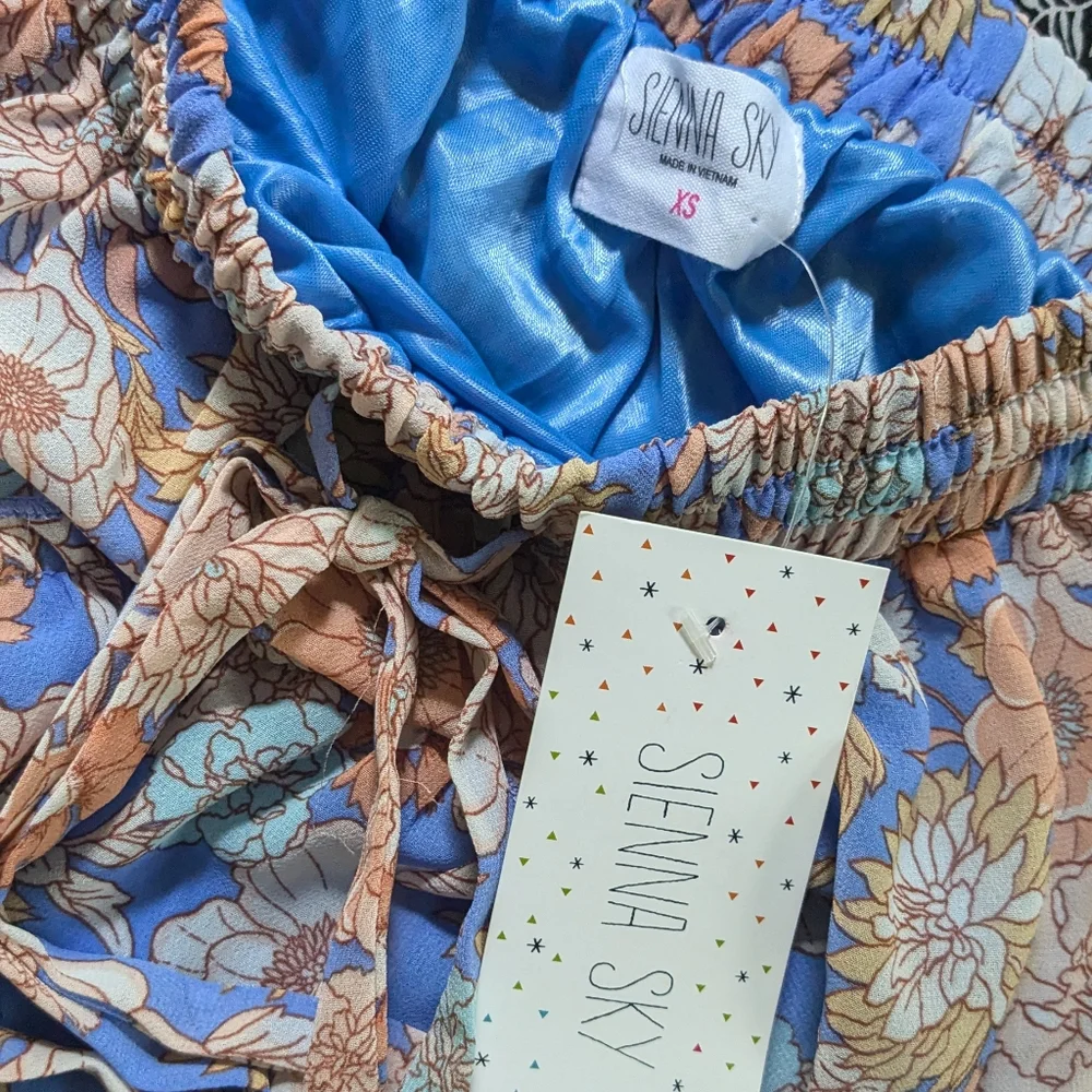 Sienna sky NWT skirt - Picture 2 of 5